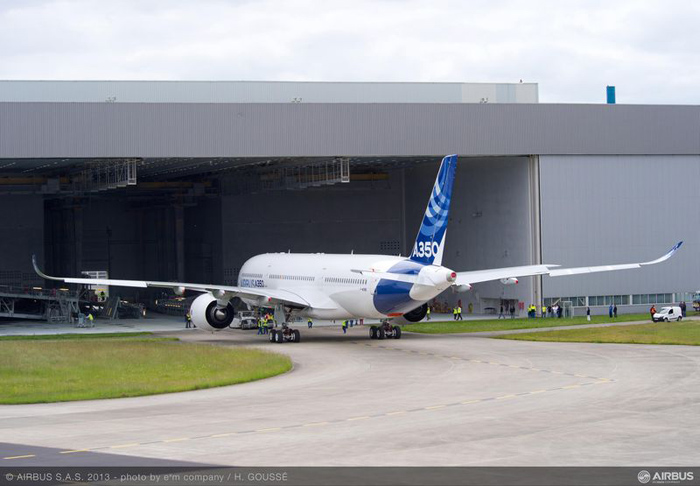Airbus-A350_XWB-paint_shop