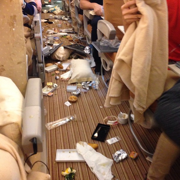 SQ308 cabin mess after turbulence