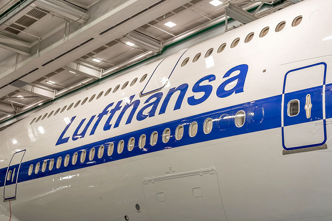 Lufthansa 747-8i retro