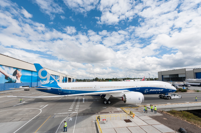 Boeing 787-9 Roll Out 