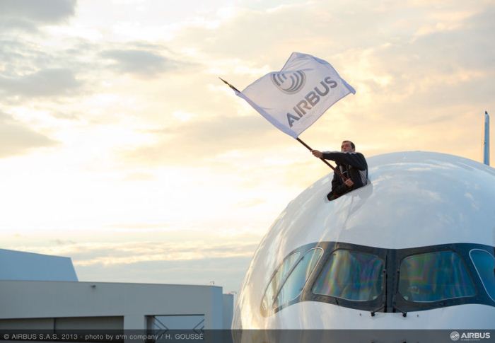 A350_XWB_First_Flight_Airbus_Flag