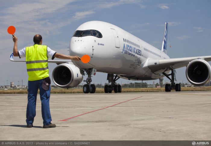 A350_XWB_after_first_landing