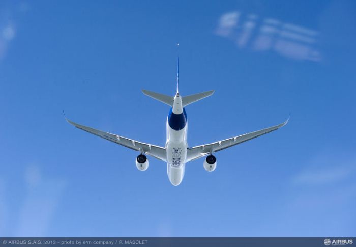 A350_XWB_air_to_air_first_flight3