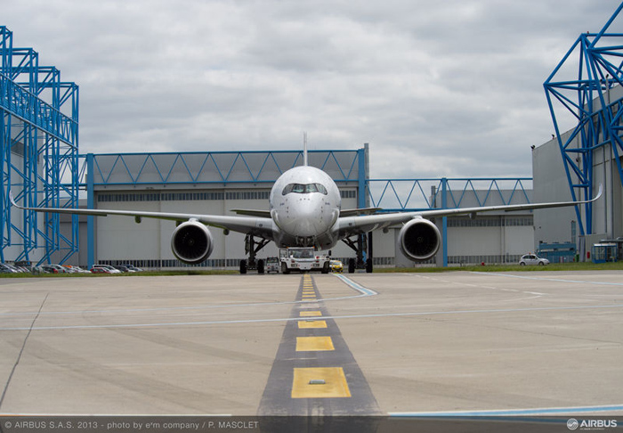 Airbus-A350_XWB_rollout_toulouse