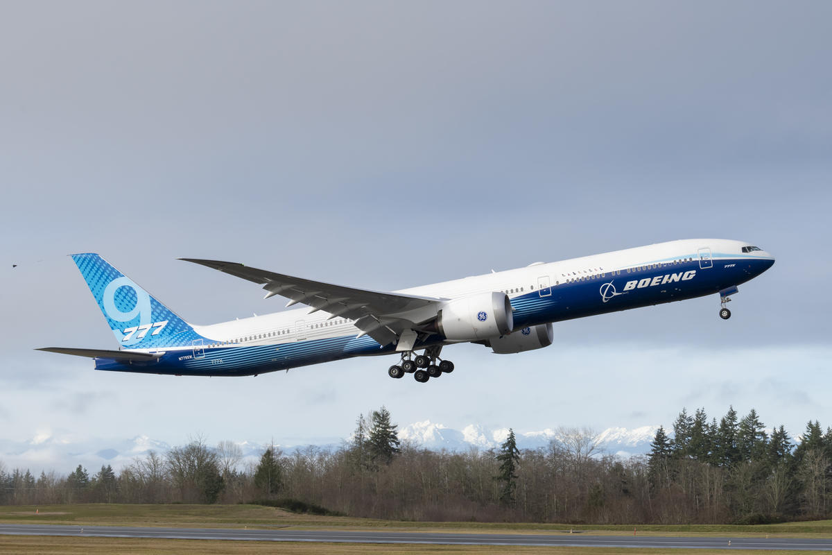 Video – Boeing 777X First Flight incl. Wing Fold
