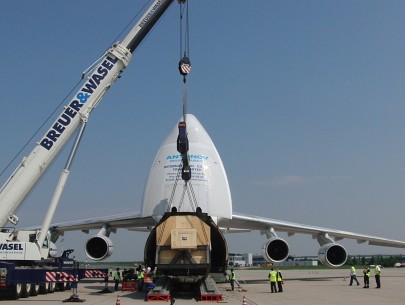 Antonov An-124 being loaded