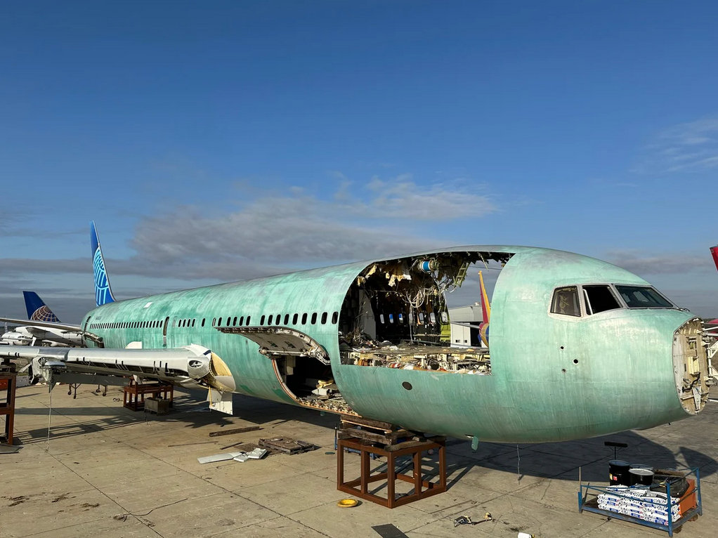 N646UA -Chronicle of United Airlines Boeing 767-322ER