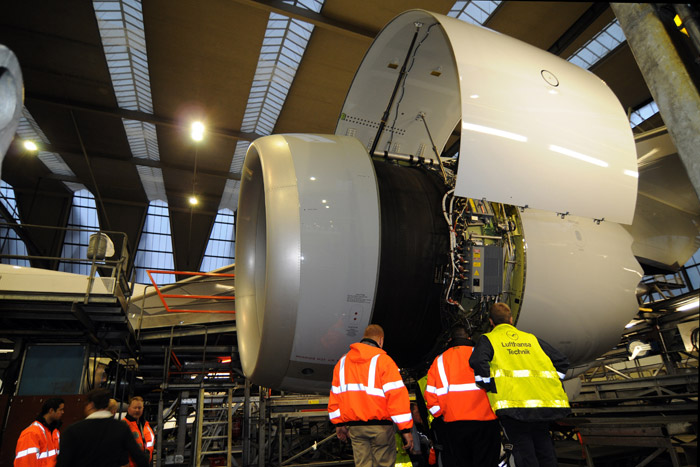 Lufthansa Boeing 747-8 Intercontinental Engine