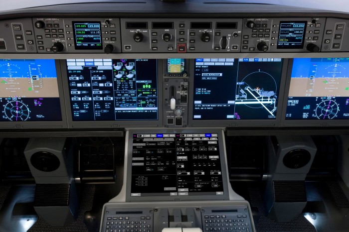 Bombardier CS Cockpit Heads Up Display (HUD)